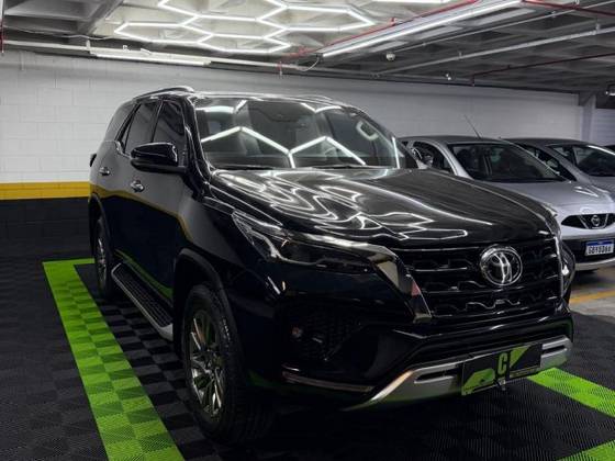 TOYOTA HILUX SW4 2.8 D-4D TURBO DIESEL SRX 4X4 AUTOMÁTICO